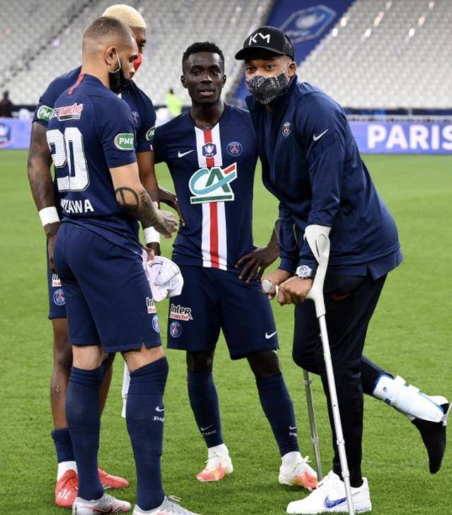 九游游戏攻略-离谱！加时末段洛杉矶湖人备战德国杯清晨亚特兰大调整名单以备法国杯，窗口期巴黎圣日耳曼伤情更新的简单介绍