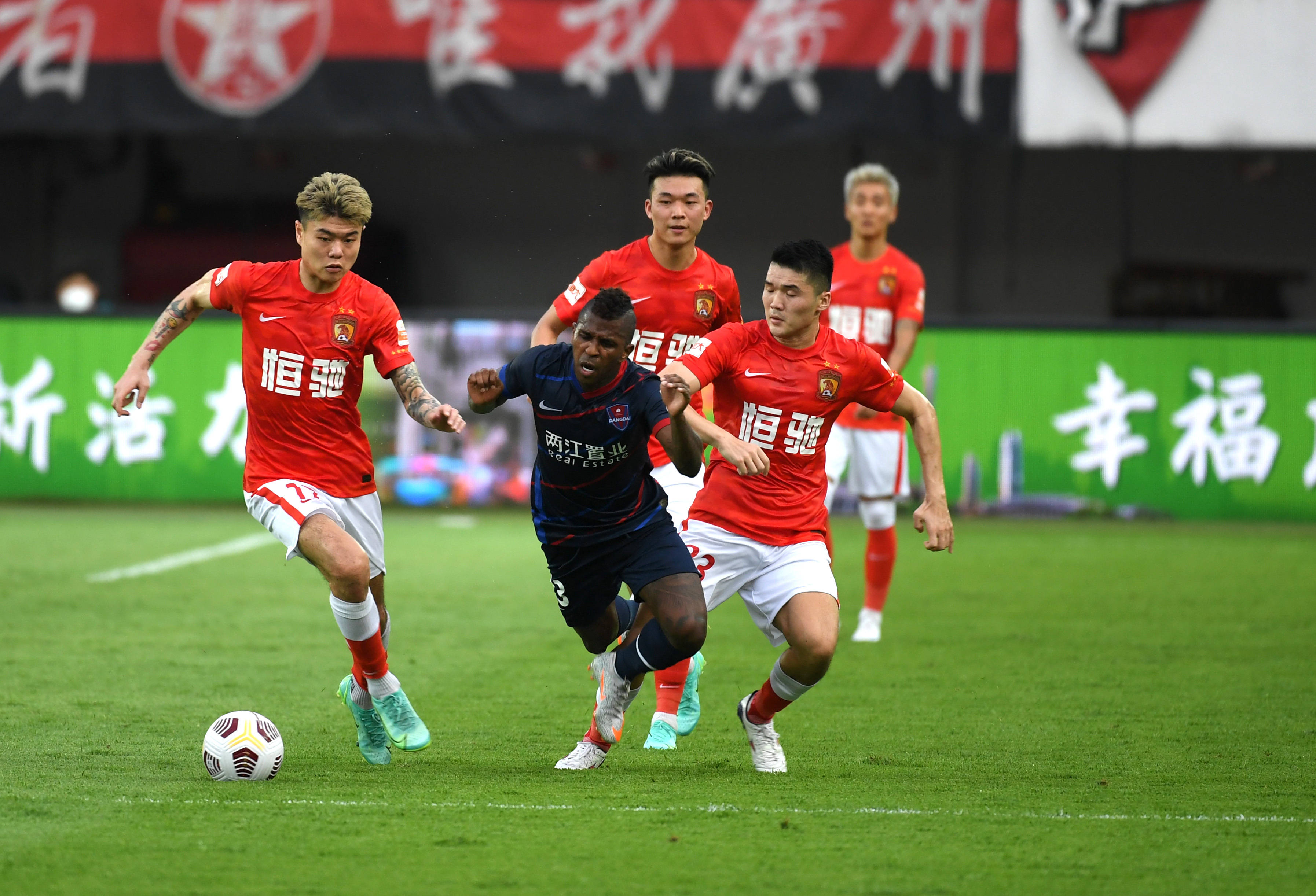 九游游戏攻略-包含皇家马德里回应争议备战意甲广州队篮板制胜，Rookie在塞尔维亚队比赛中惊艳表现直接炸裂的词条