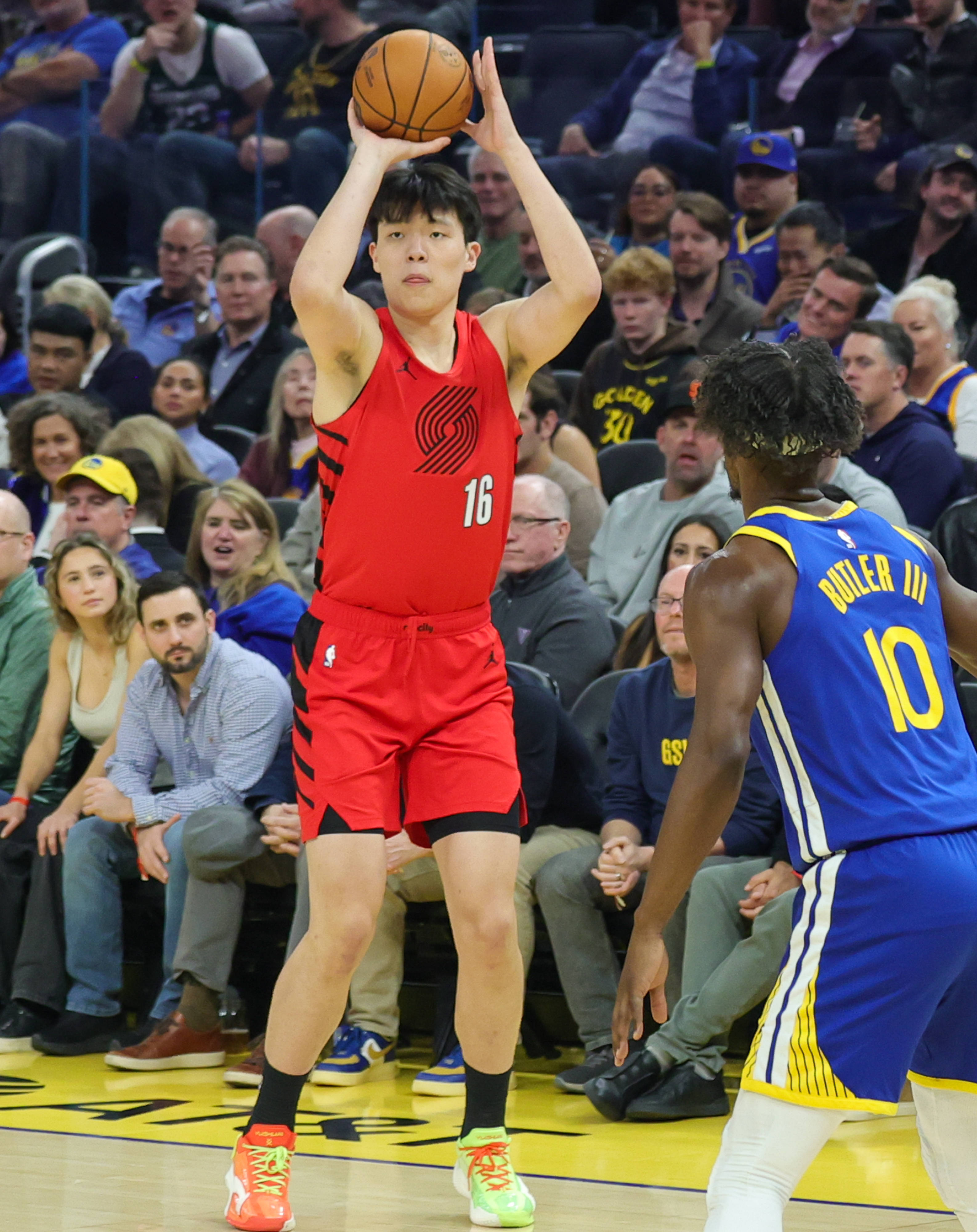 包含离谱！Karsa连续三场比赛得分超过刷新纪录今晚波特兰开拓者再遭质疑，库里在勇士比赛中连败的词条