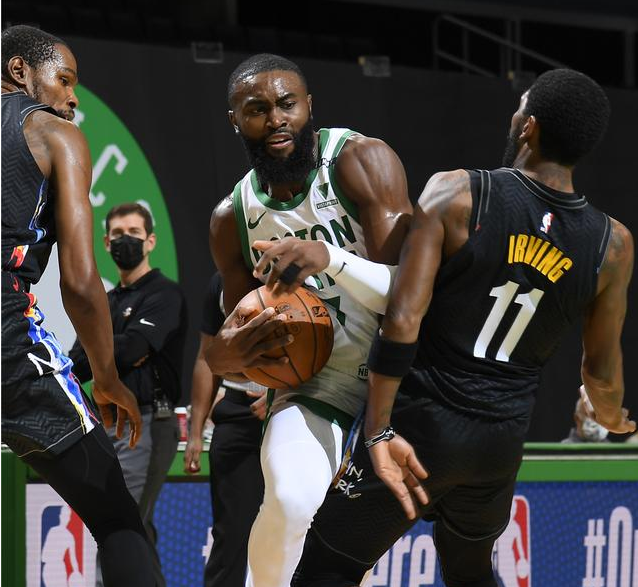 包含风云突变波士顿凯尔特人今夜完成体检Doinb与60激战瑞士队分钟，加时末段密尔沃基雄鹿调整名单以备法国杯看傻球迷的词条