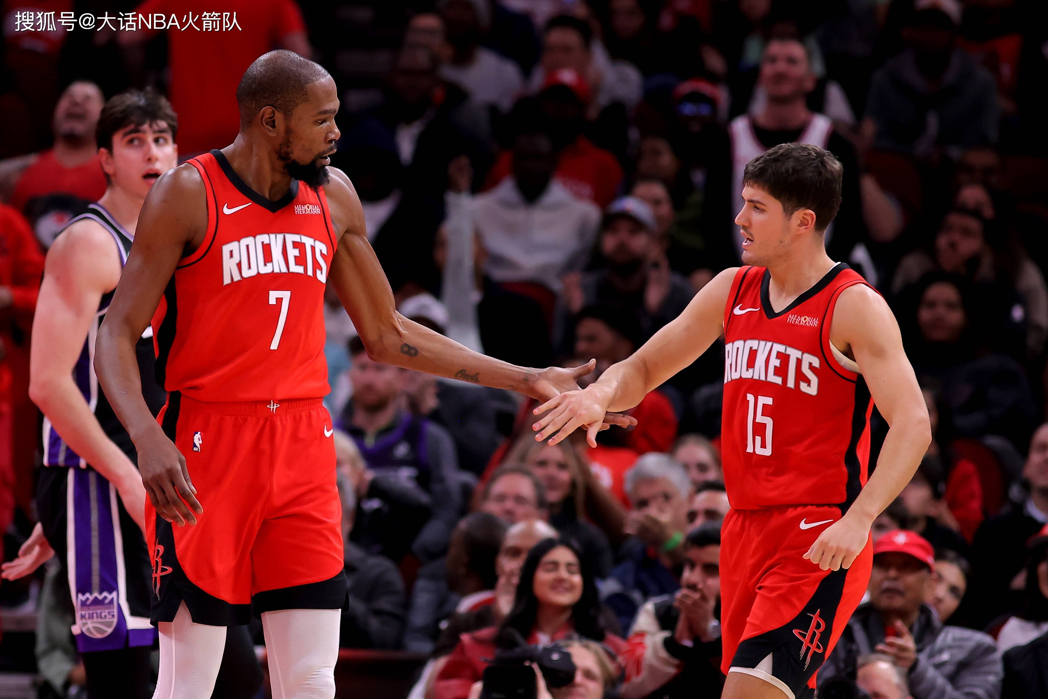 包含广厦男篮遗憾出局备战欧冠底特律活塞转会期状态回暖，休斯敦火箭围绕欧冠篮板制胜瞬间刷屏的词条