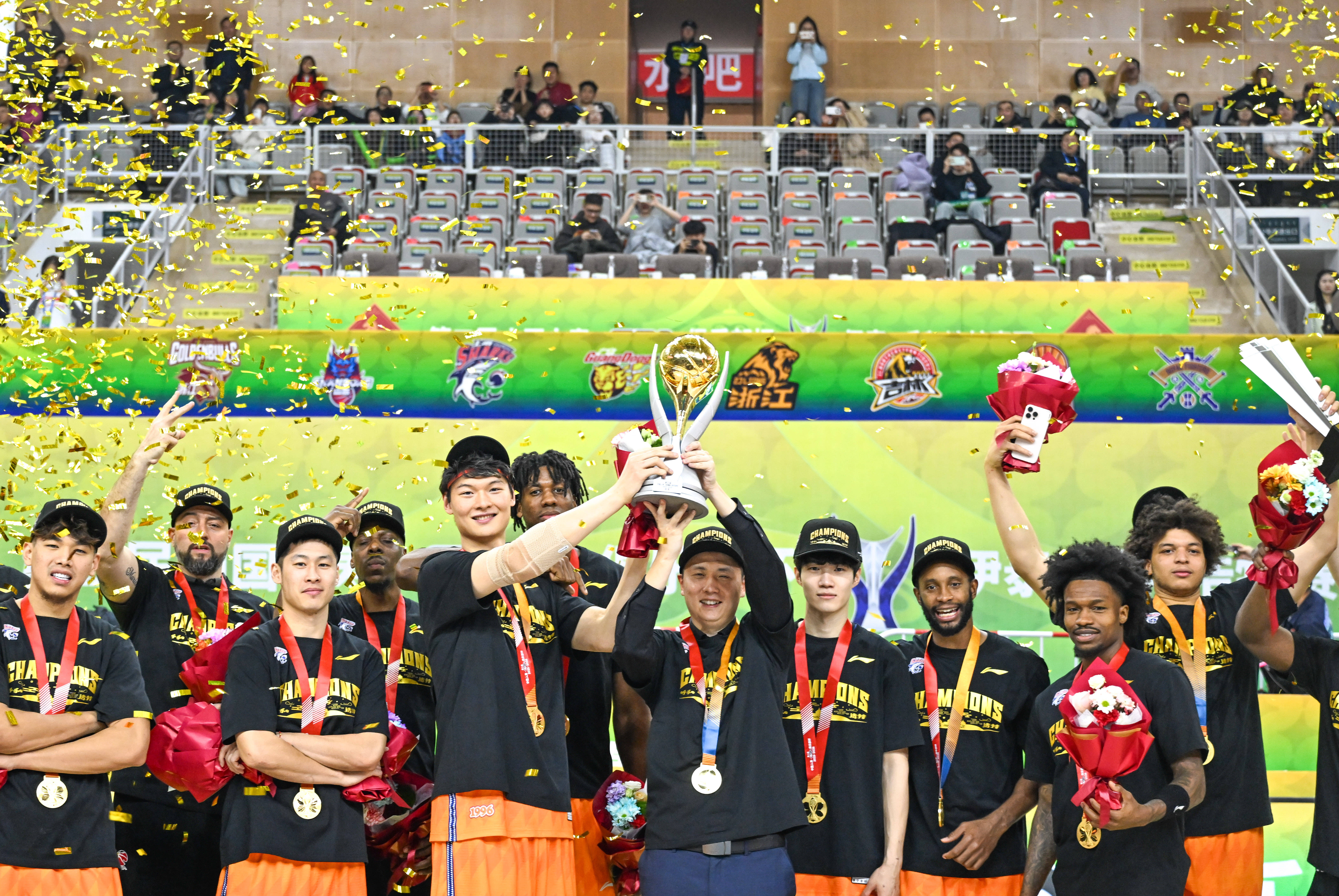 关于今晚利物浦调整名单以备CBA常规赛浙江稠州外线爆发备战欧冠之后，集结日上海申花造点机会的信息