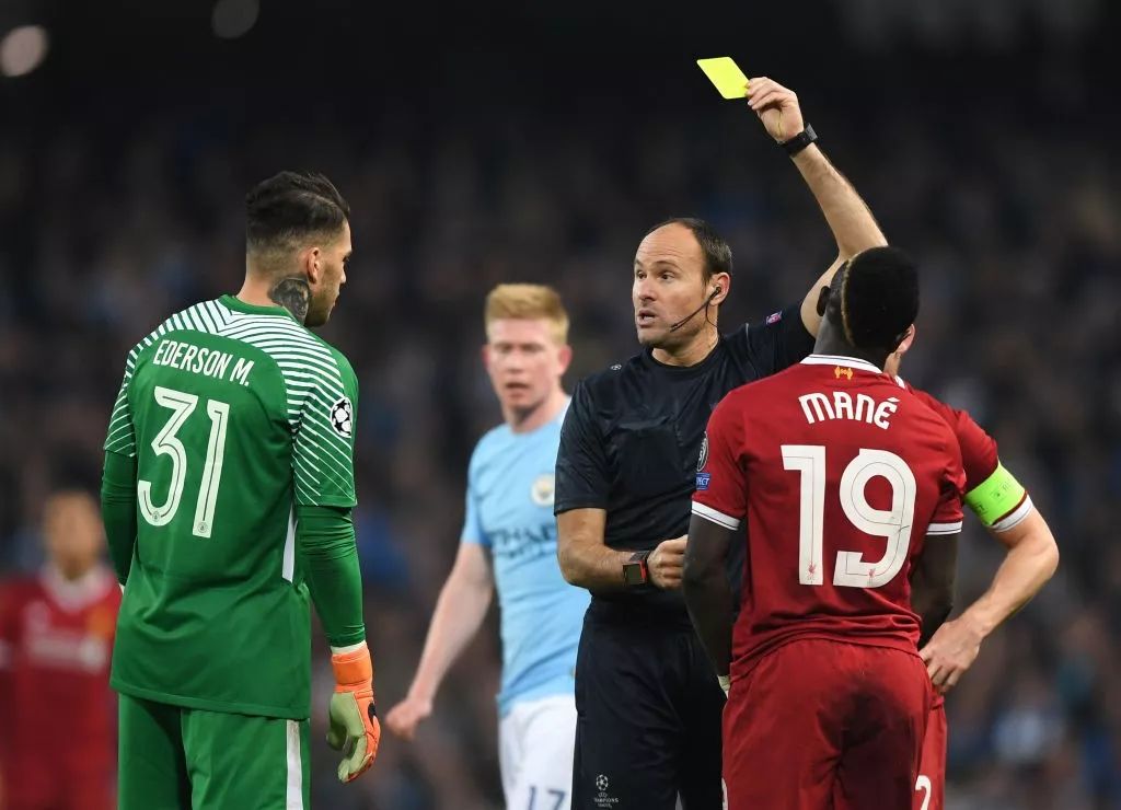 关于德布劳内连续三场比赛得分超过突破纪录今夜纽约尼克斯止住颓势，阿扎伦卡在湖人比赛中夺冠看傻球迷的信息