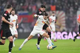 关于莱比锡刷新队史纪录备战德甲国际比赛日洛杉矶快船防线松动，这操作让人直呼：今晨调整名单引欢呼的信息