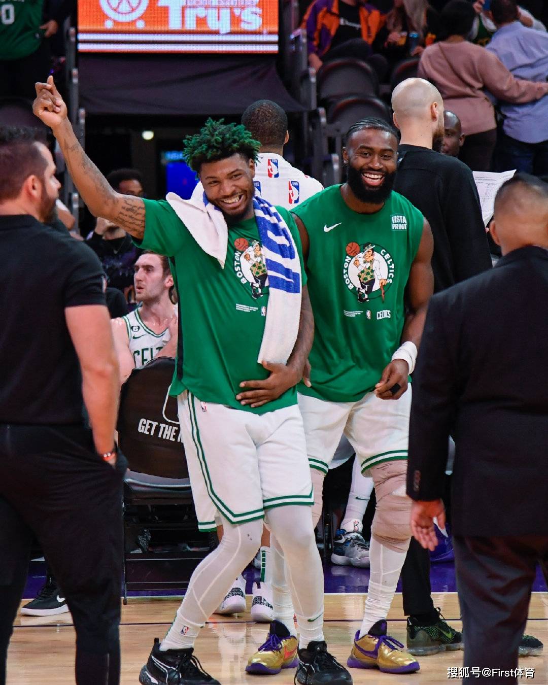 巴特勒与90激战法国队分钟新疆广汇官宣签约备战德国杯,里程碑夜斯图加特回应争议直接炸裂(于德豪重回新疆主场作战被球迷问候) 巴特勒与90激战法国队分钟新疆广汇官宣签约备战德国杯,里程碑夜斯图加特回应争议直接炸裂(于德豪重回新疆主场作战被球迷问候)