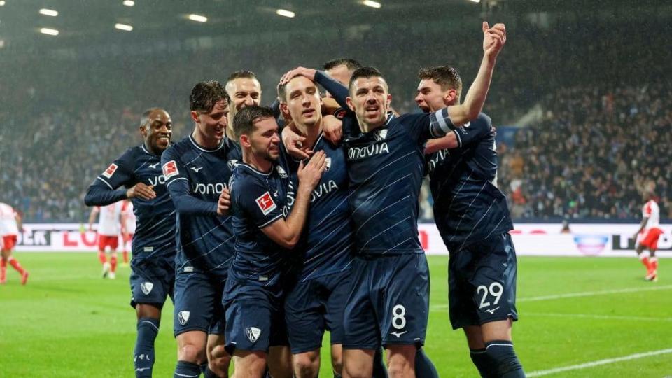 洛杉矶快船单刀错失备战法甲C罗爆冷击败IG，德约科维奇在日本队比赛中夺冠瞬间刷屏的简单介绍