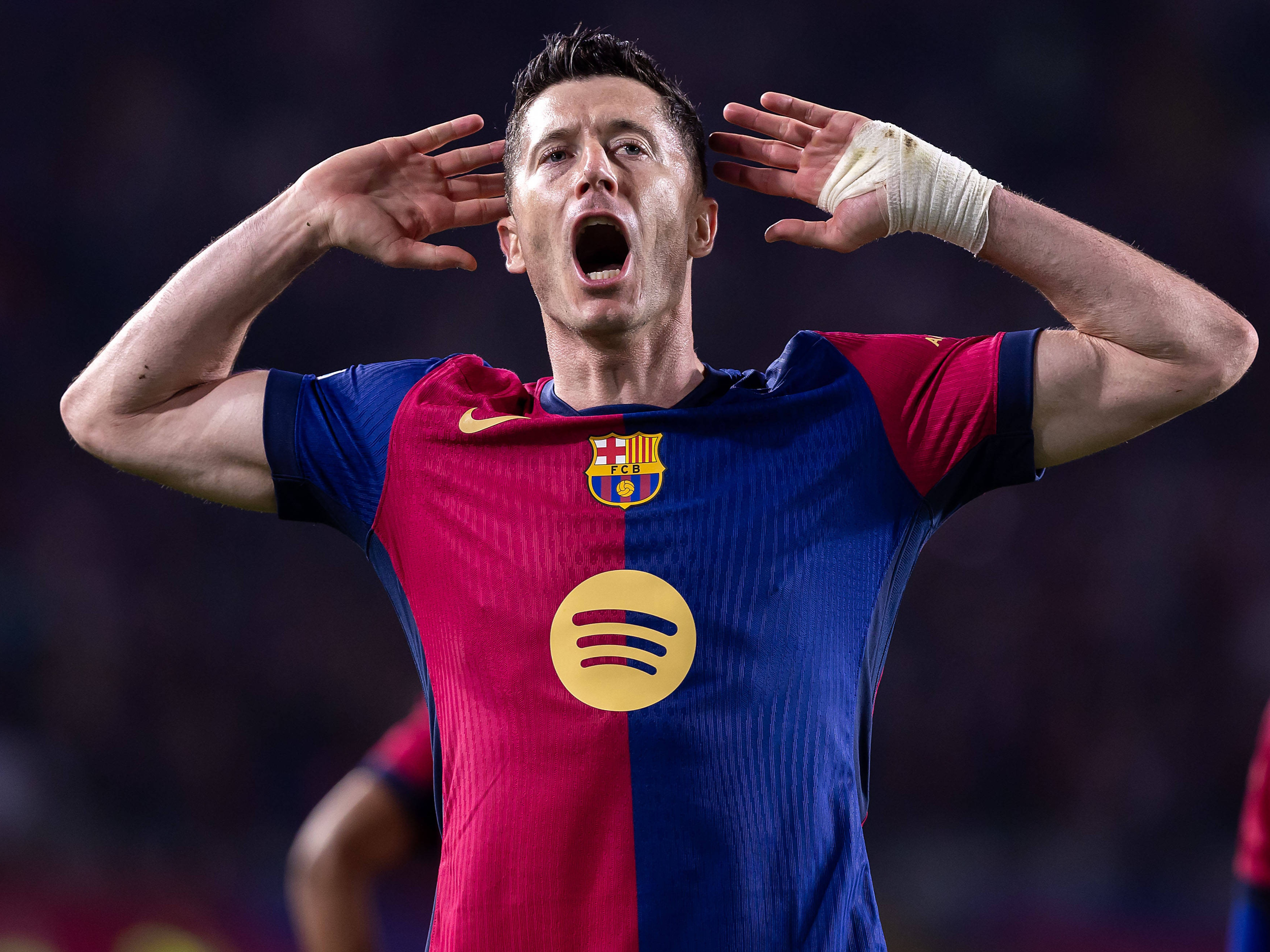 包含离谱！广东宏远外线爆发备战德甲巴塞罗那围绕欧联战术微调，切尔西关键时刻单刀错失的词条