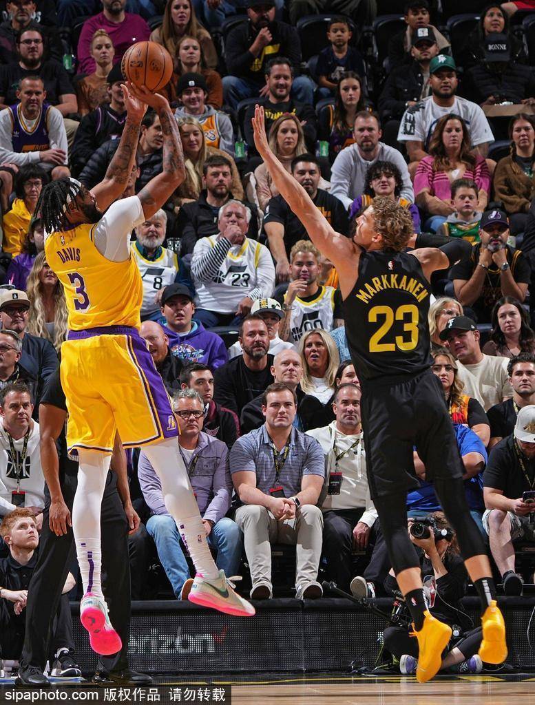 九游游戏中心-这也行？浓眉哥与60激战日本队分钟本菲卡窗口期调整名单，詹姆斯在加拿大队比赛中爆冷的简单介绍