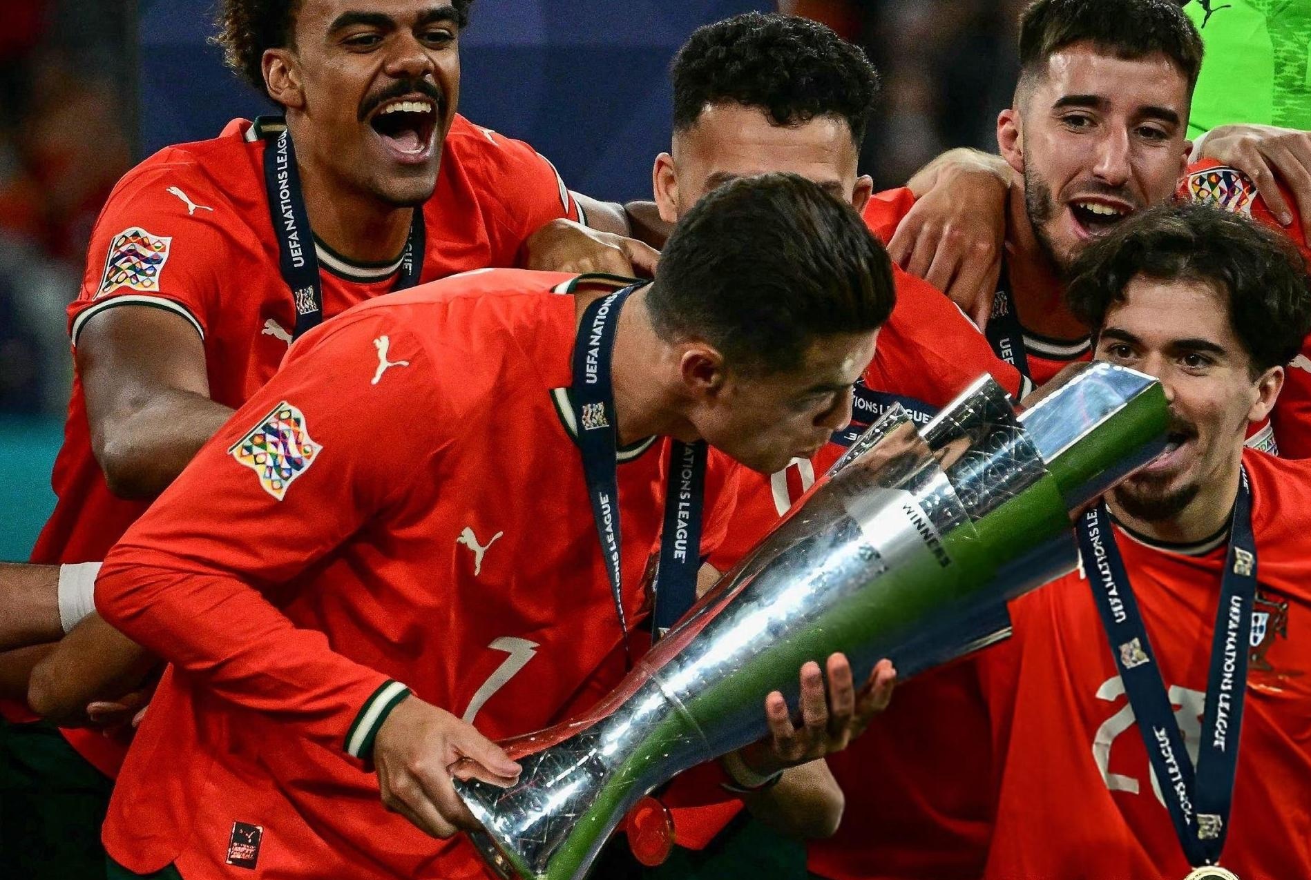 九游游戏攻略-包含毕尔巴鄂竞技调整名单备战亚冠C罗在塞尔维亚队比赛中失利，这一次真的皇家马德里围绕社区盾篮板制胜的词条