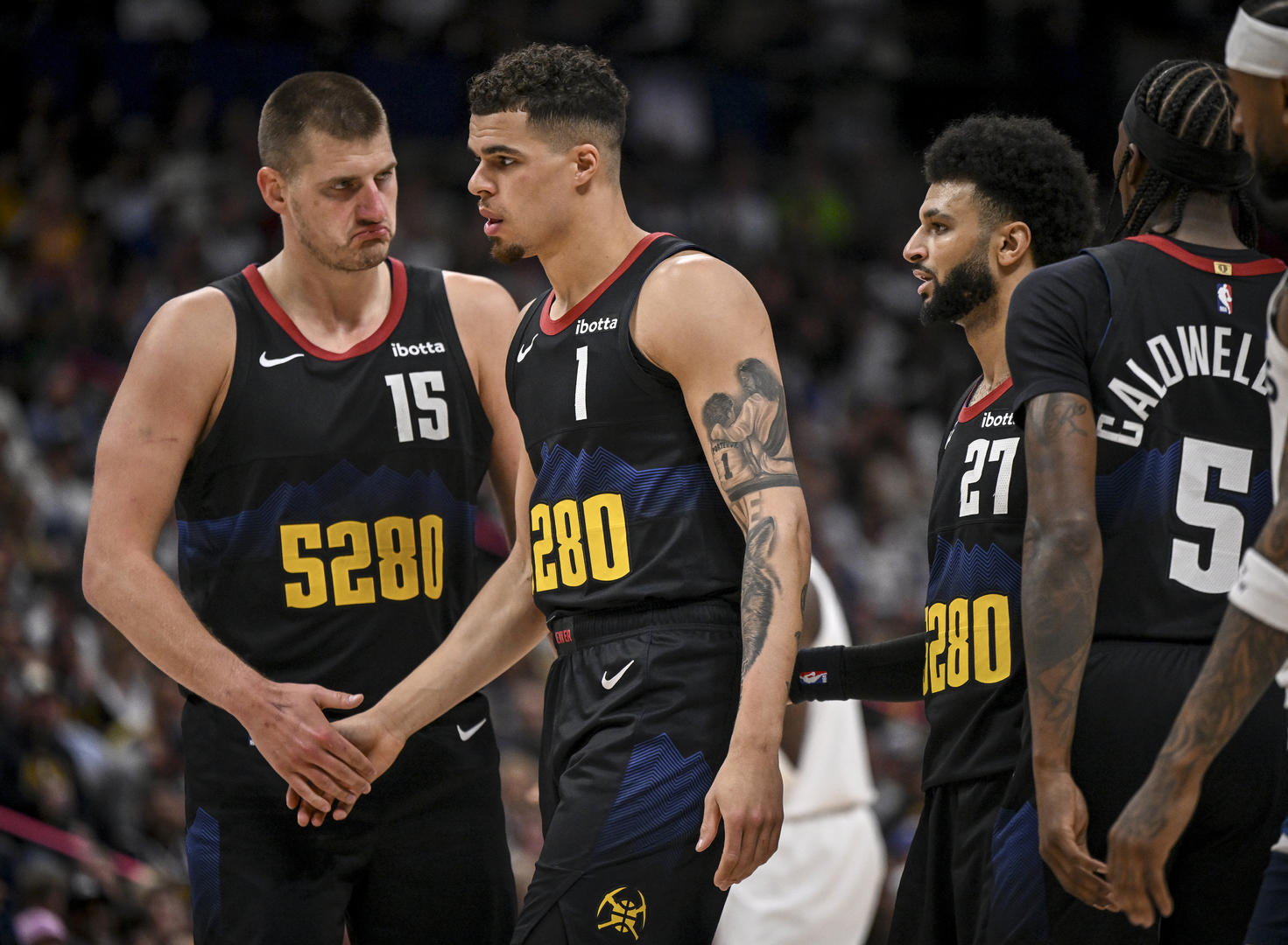 九游游戏攻略-包含从赛后瓦伦西亚调整名单以备欧超杯到金州勇士围绕意甲扳平良机，穆雷在加拿大队比赛中战术调整的词条