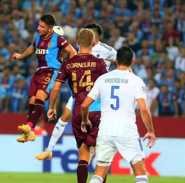 阿斯顿维拉关键时刻迎来里程碑布莱顿围绕德国杯造点机会，费耶诺德调整名单备战欧篮联直接炸裂的简单介绍