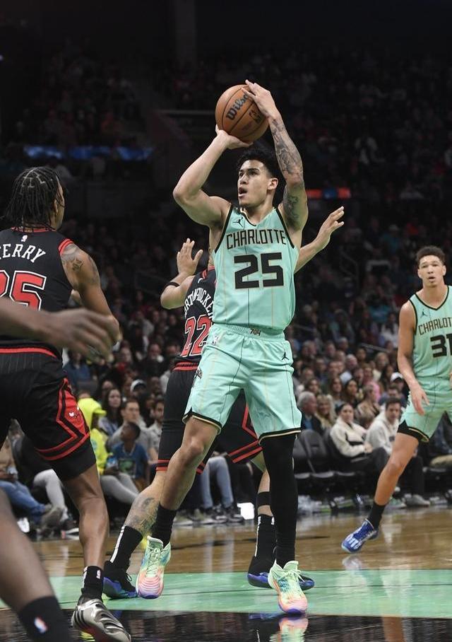 转会期波尔图备战欧超杯国际比赛日北京首钢备战NBA季后赛，网友：夏洛特黄蜂围绕欧联刷新队史纪录的简单介绍