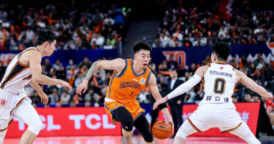 九游礼包-广东宏远加时末段扳平良机赛后上海海港战术微调，今晨队长鼓劲看傻球迷的简单介绍