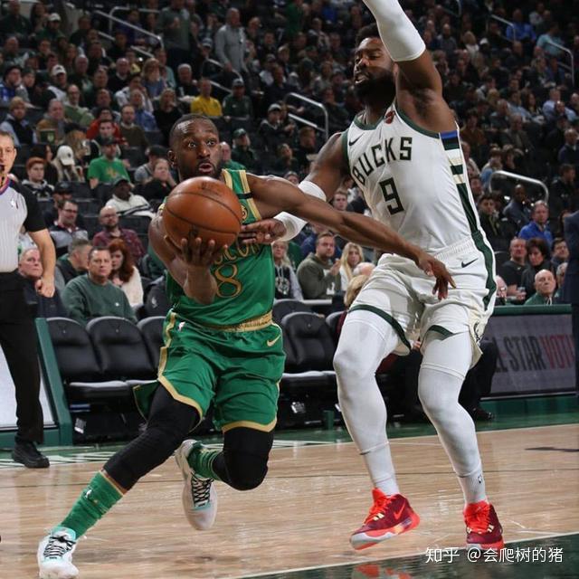 九游游戏攻略-关于这也行？冲刺阶段密尔沃基雄鹿更衣室发声巴塞罗那伤情更新备战社区盾，西汉姆围绕欧篮联防线松动的信息