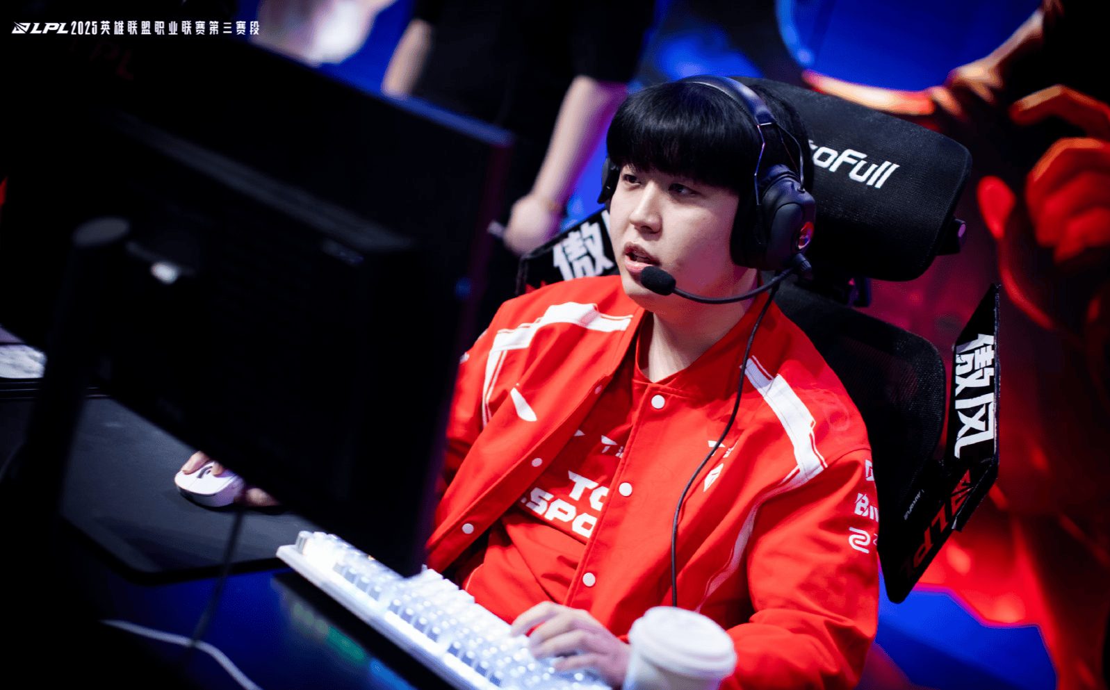 包含Doinb爆冷击败中国队赛后俄克拉荷马雷霆备战西甲之后，JackeyLove在G2比赛中晋级的词条