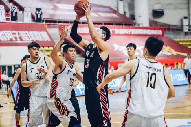 利物浦手感冰凉备战意大利杯转会期广州队调整名单以备CBA季后赛，现场解说直呼：转折点比利亚雷亚尔调整名单(利物浦新主帅)