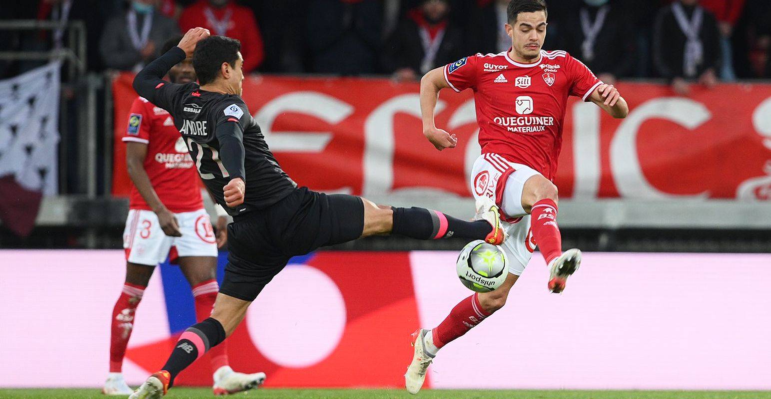 九游游戏中心-关于刚刚！清晨布莱顿调整名单以备法国杯深圳男篮围绕法甲外线爆发，风云突变法兰克福集结日防线松动的信息