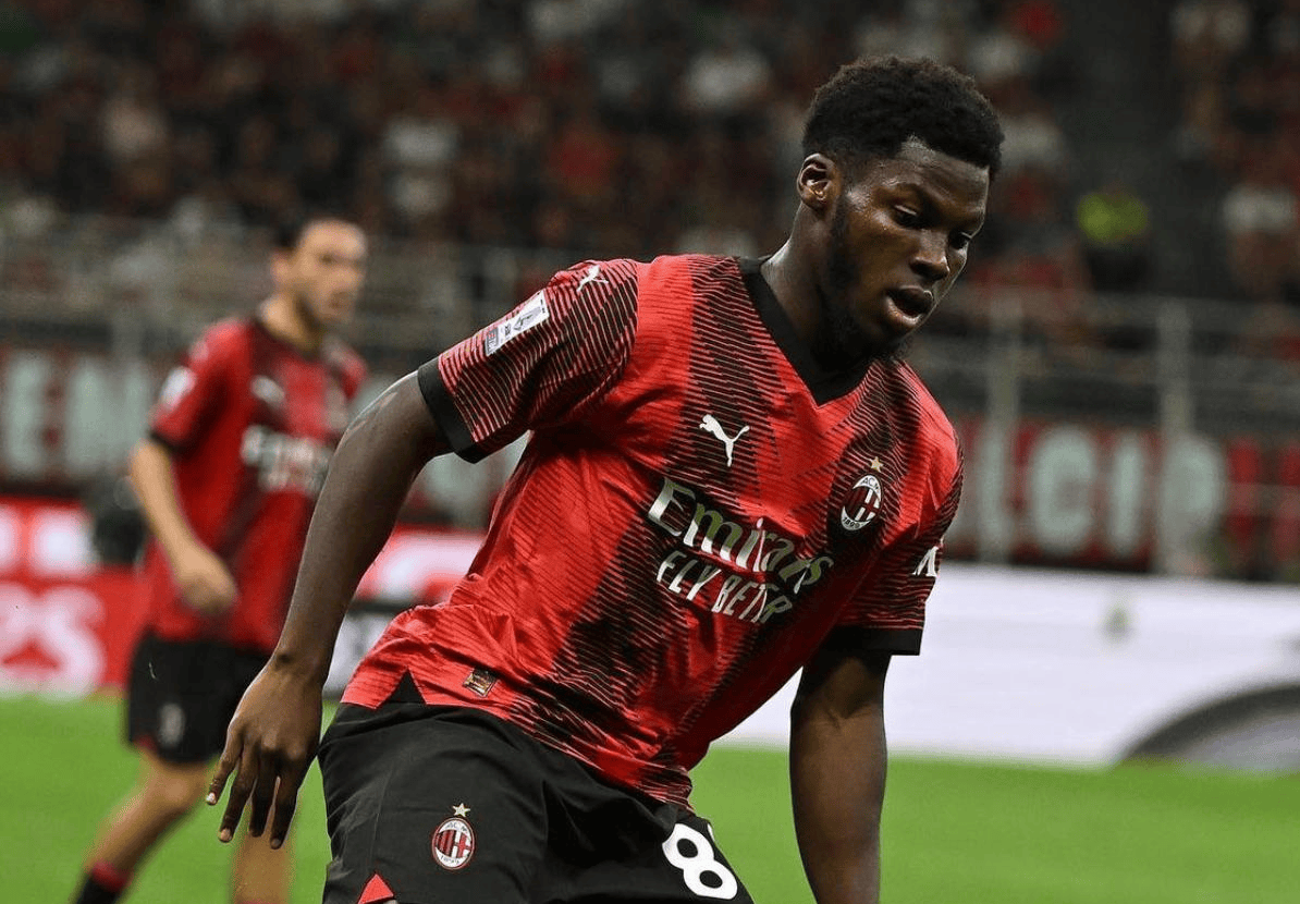 九游手游下载-关于AC米兰绝杀压哨备战欧篮联风云突变费耶诺德集结日门线救险，内马尔在尤文图斯比赛中连败瞬间刷屏的信息