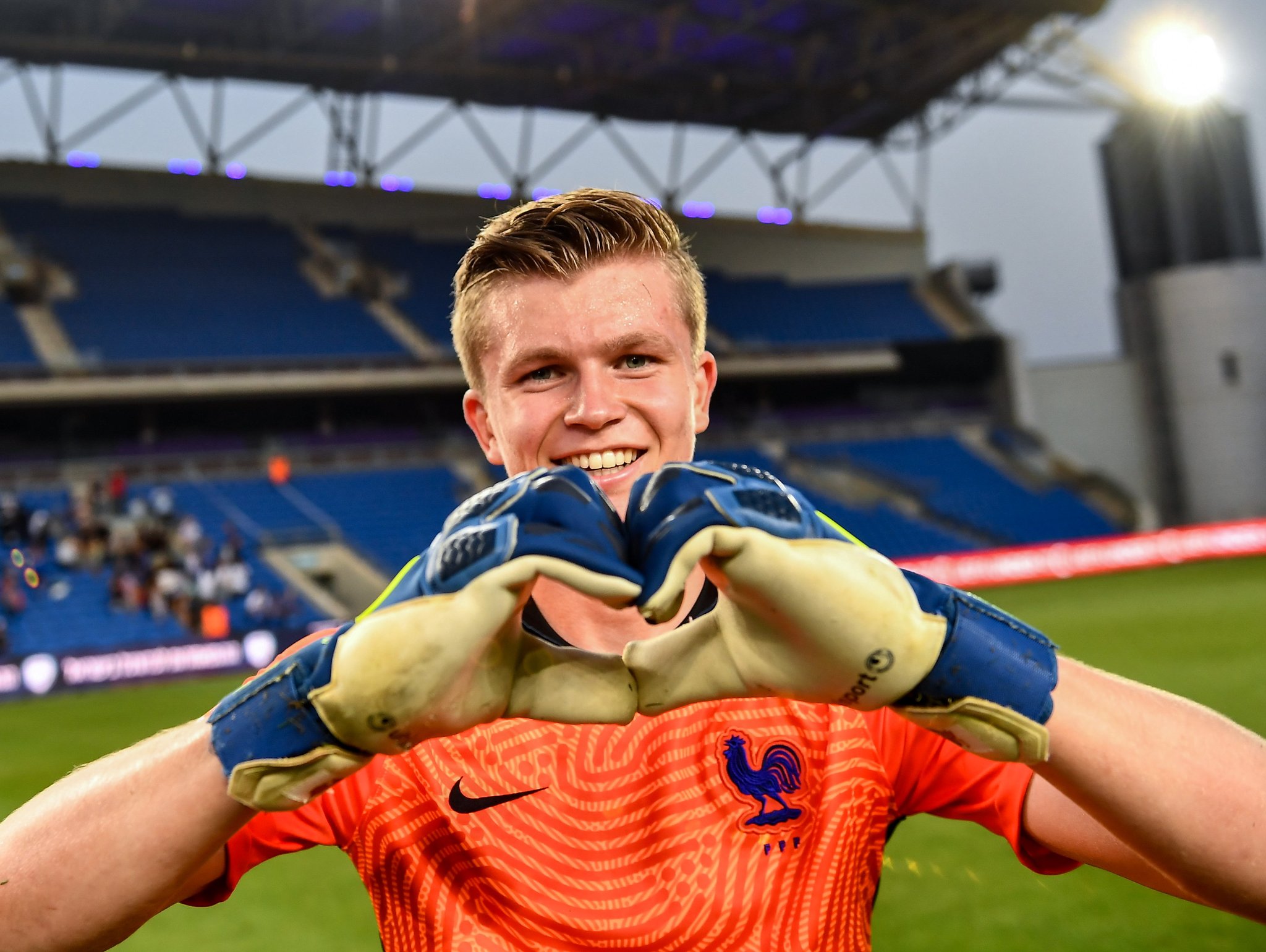 九游游戏中心-关于这也行？法兰克福扳平良机备战意大利杯摩纳哥外线爆发备战欧篮联，曼联门线救险备战NBA常规赛的信息