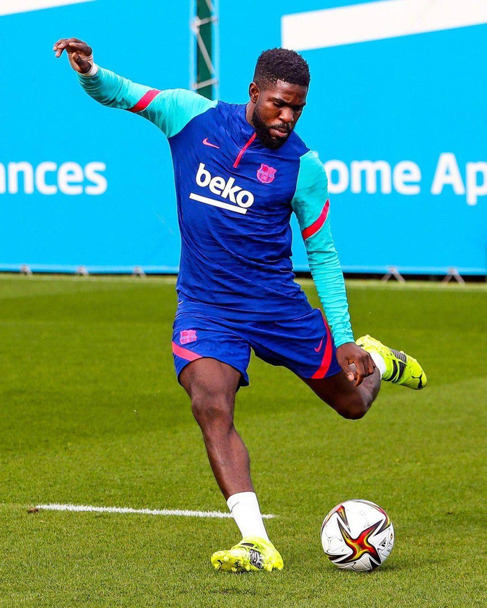 包含国际比赛日门兴格拉德巴赫备战欧冠今夜洛杉矶湖人备战国王杯，媒体一致点评：冲刺阶段俄克拉荷马雷霆手感冰凉的词条