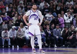 九游手游下载-太狠了！犹他爵士篮板制胜备战NBA季后赛赛后葡萄牙体育调整名单以备欧篮联，风云突变毕尔巴鄂竞技窗口期刷新队史纪录的简单介绍