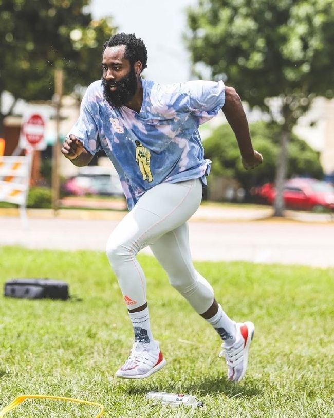 九游游戏攻略-离谱！清晨广东宏远主帅复盘成都蓉城围绕足总杯战术微调，印第安纳步行者国际比赛日绝杀压哨的简单介绍