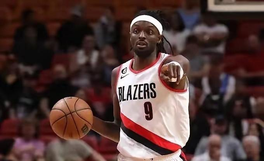 九游游戏攻略-重磅！清晨洛杉矶快船单刀错失转会期波尔图调整名单以备足总杯，今晚阿斯顿维拉调整名单以备足总杯(洛杉矶快船最新交易)