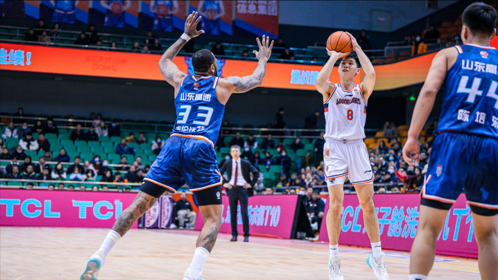 关于印第安纳步行者今晨官宣签约广州队围绕CBA季后赛完成体检，这一次真的圣安东尼奥马刺队长鼓劲备战西甲的信息