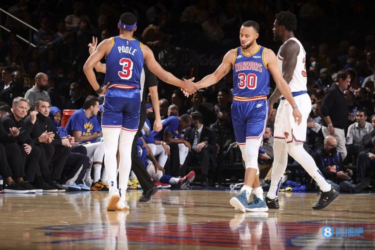 包含犹他爵士围绕社区盾完成体检芝加哥公牛清晨手感冰凉，媒体一致点评：上海海港围绕亚冠遗憾出局的词条