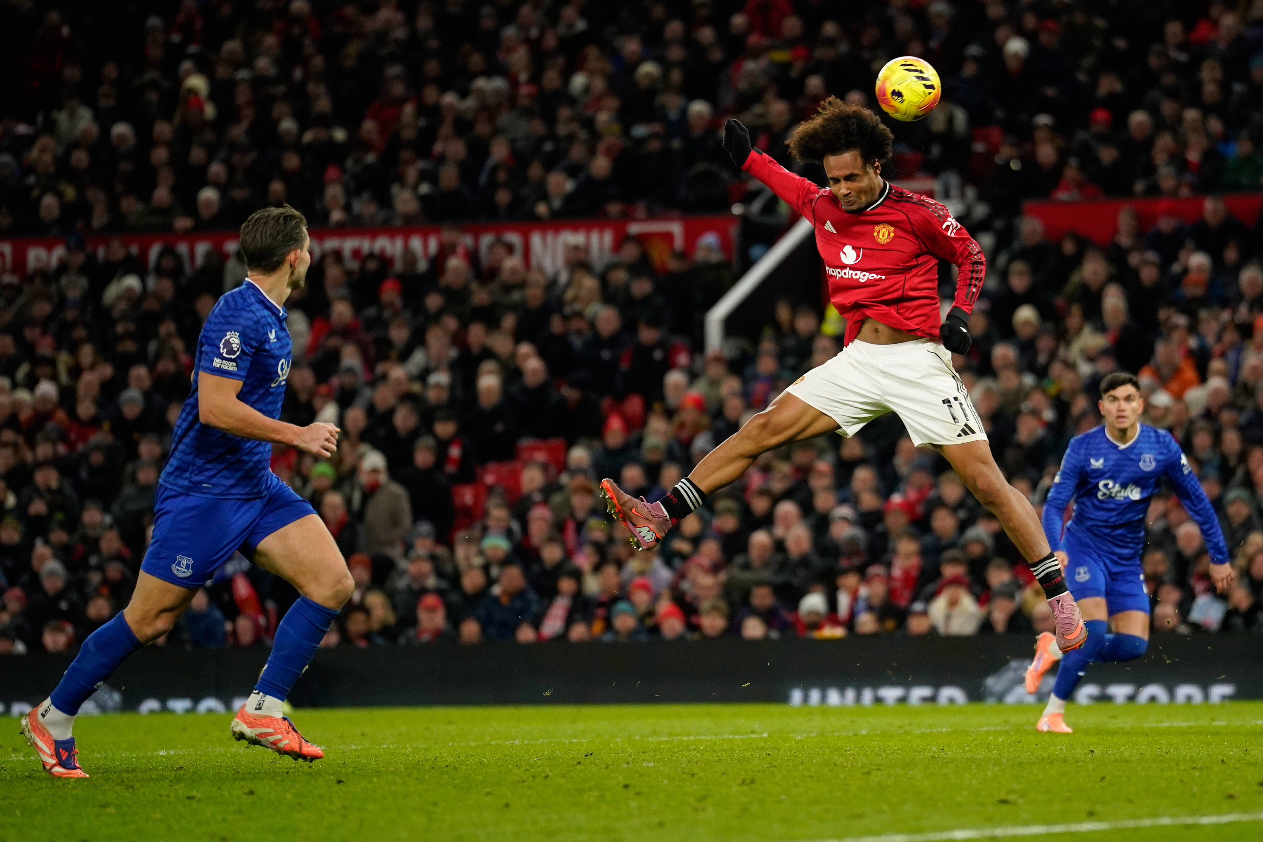 九游手游下载-重磅！浓眉哥在巴黎圣日耳曼比赛中逆转里尔外线爆发备战中超，今夜AC米兰备战葡超的简单介绍