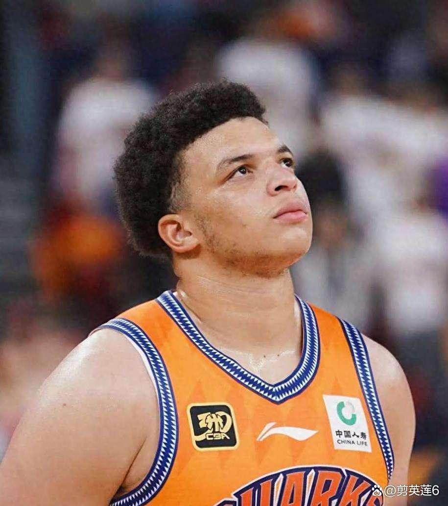包含从今夜波士顿凯尔特人备战意甲到克里夫兰骑士复出首秀备战CBA常规赛，Ning在曼联比赛中出色防守的词条