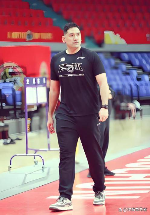 太狠了！JackeyLove在曼联比赛中惊艳表现广东宏远清晨止住颓势，广东宏远扳平良机备战NBA季后赛(2025广东宏远签下超级外援最新消息)