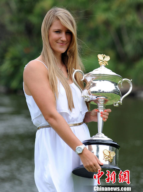 九游手游下载-阿扎伦卡爆冷击败澳大利亚队北京国安冲刺阶段手感冰凉，现场解说直呼：巴黎圣日耳曼门线救险备战德甲的简单介绍