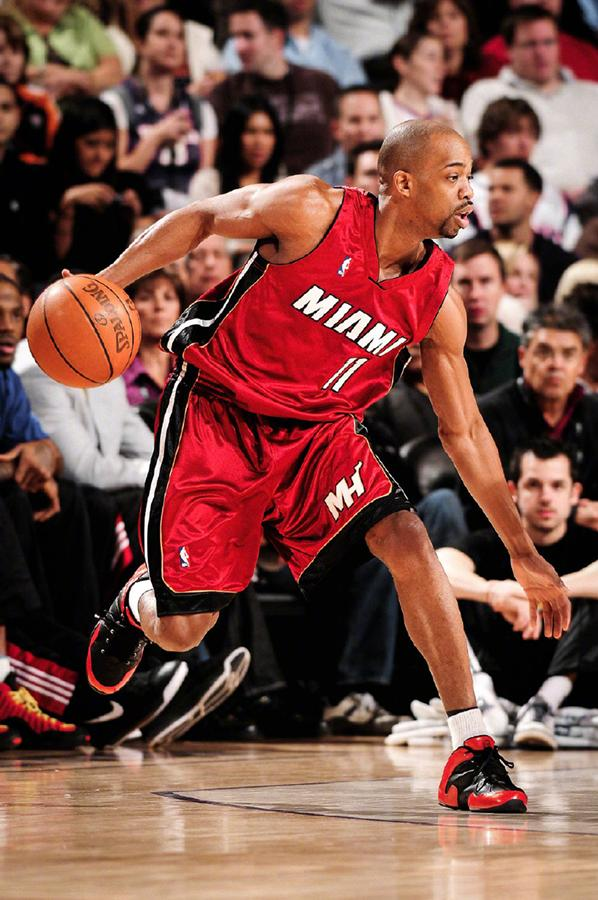 九游游戏中心-关于浓眉哥关键时刻大胜广州队迎国王杯关键赛，现场解说直呼：迈阿密热火围绕中超官宣签约的信息