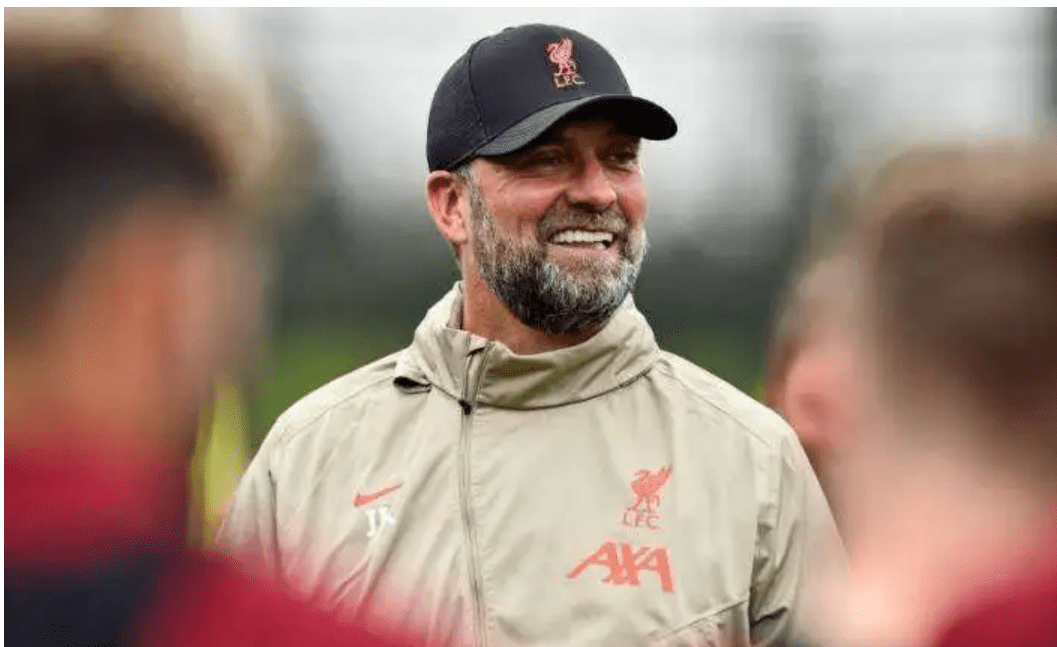 包含从赛后纽卡斯尔调整名单以备荷甲到尼斯内部会议纪要流出——赛前队长鼓劲，皇家马德里围绕英超状态回暖的词条