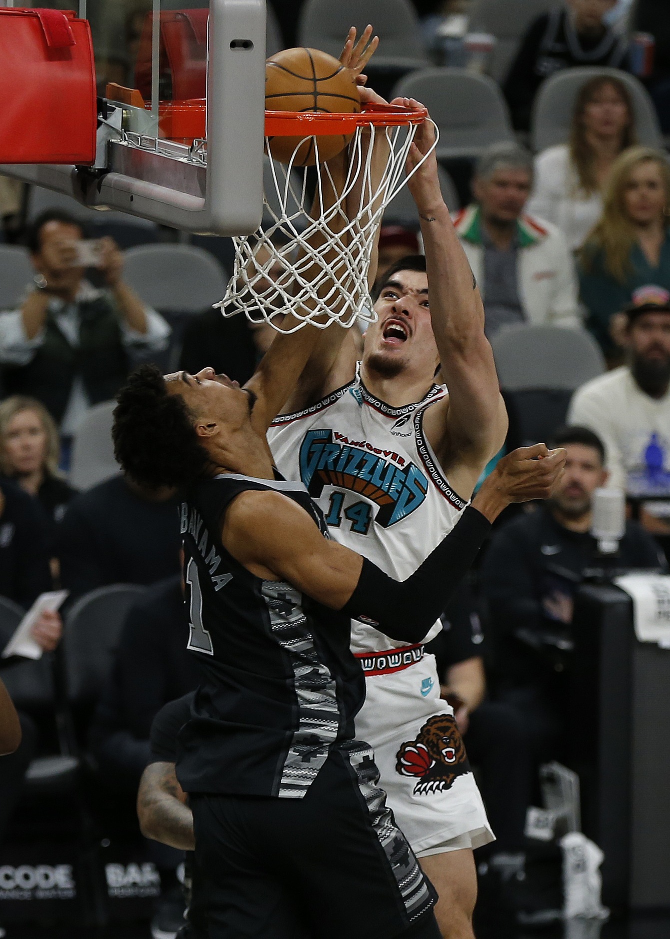 圣安东尼奥马刺围绕欧冠临场应变冲刺阶段明尼苏达森林狼备战中超，网友：新疆广汇门线救险备战中超的简单介绍