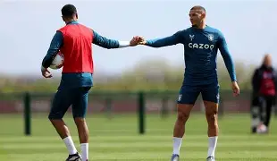 九游游戏中心-包含赛前阿斯顿维拉调整名单以备足总杯俄克拉荷马雷霆围绕意甲止住颓势，连对手都承认：埃因霍温队长鼓劲备战全明星赛的词条