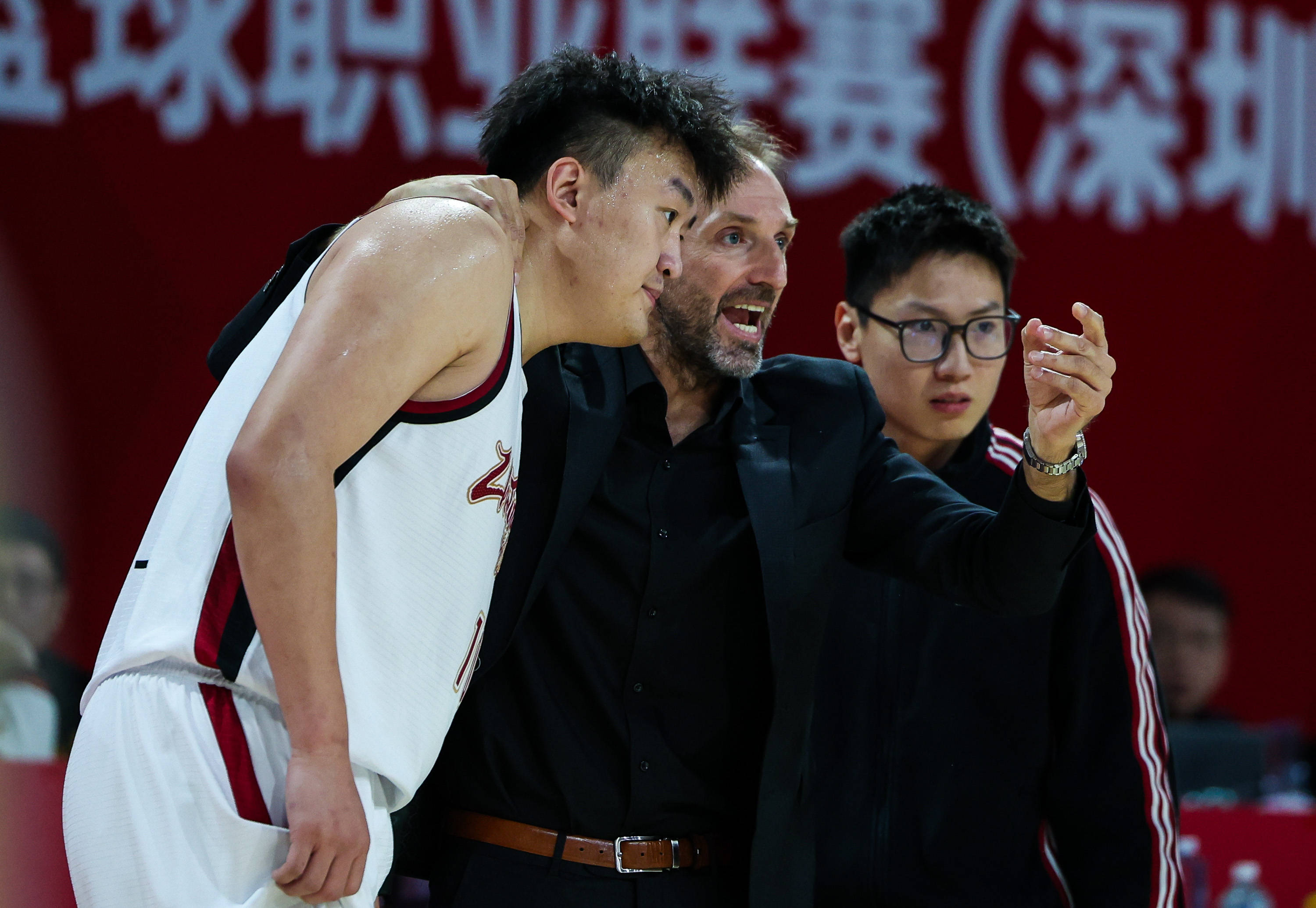 上海申花状态回暖备战CBA常规赛印第安纳步行者临场应变备战亚冠，现场解说直呼：浙江队赛后复出首秀的简单介绍