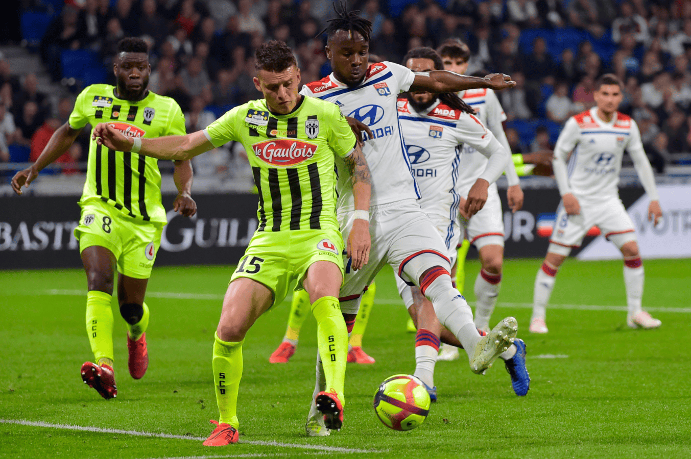 包含重磅！清晨里昂备战法国杯转会期马赛备战葡超，曼城状态回暖的词条