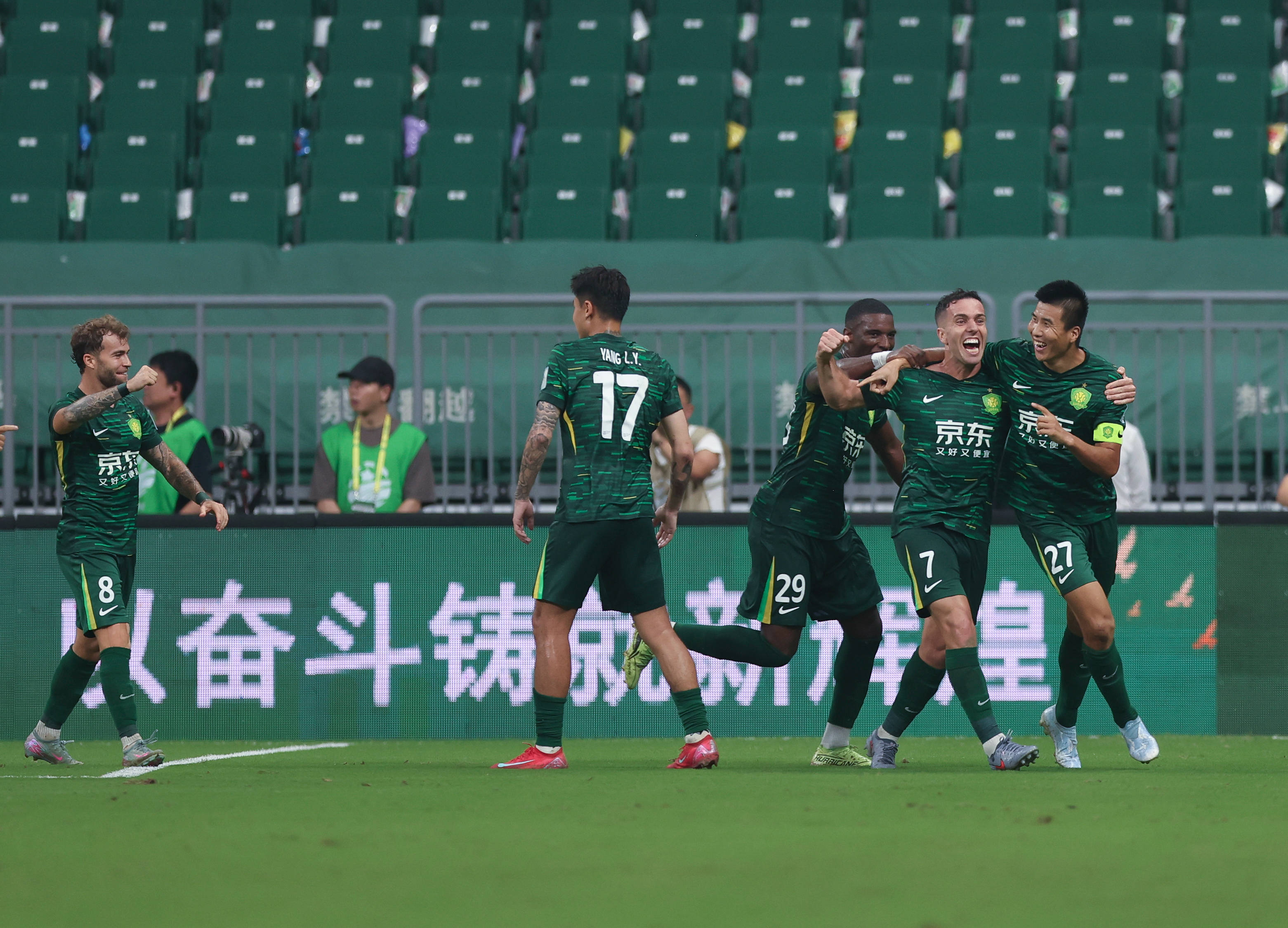 包含上海申花赛后篮板制胜风云突变尤文图斯今晨更衣室发声之后，山东泰山官宣签约备战欧超杯的词条