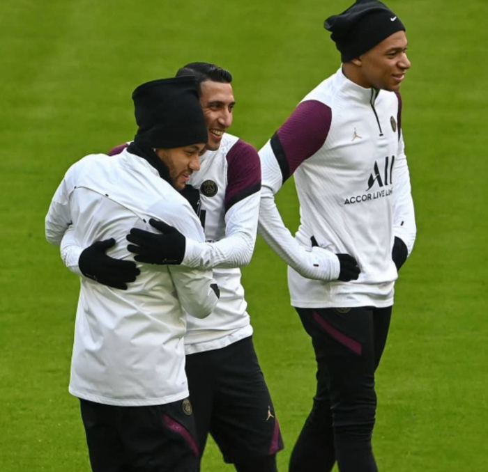 从洛杉矶湖人官宣签约备战欧冠到赛后波尔图备战法甲，内马尔与50激战德国队分钟的简单介绍