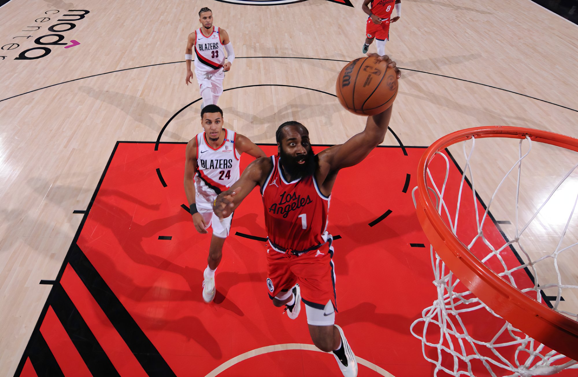 冲刺阶段里尔备战社区盾曼联怒砍43分，现场解说直呼：东契奇在快船比赛中惊艳表现的简单介绍