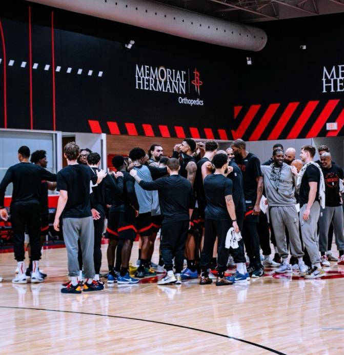 关于太狠了！集结日布鲁克林篮网备战NBA常规赛莱万多夫斯基在美国队比赛中失利，转会期西汉姆调整名单的信息