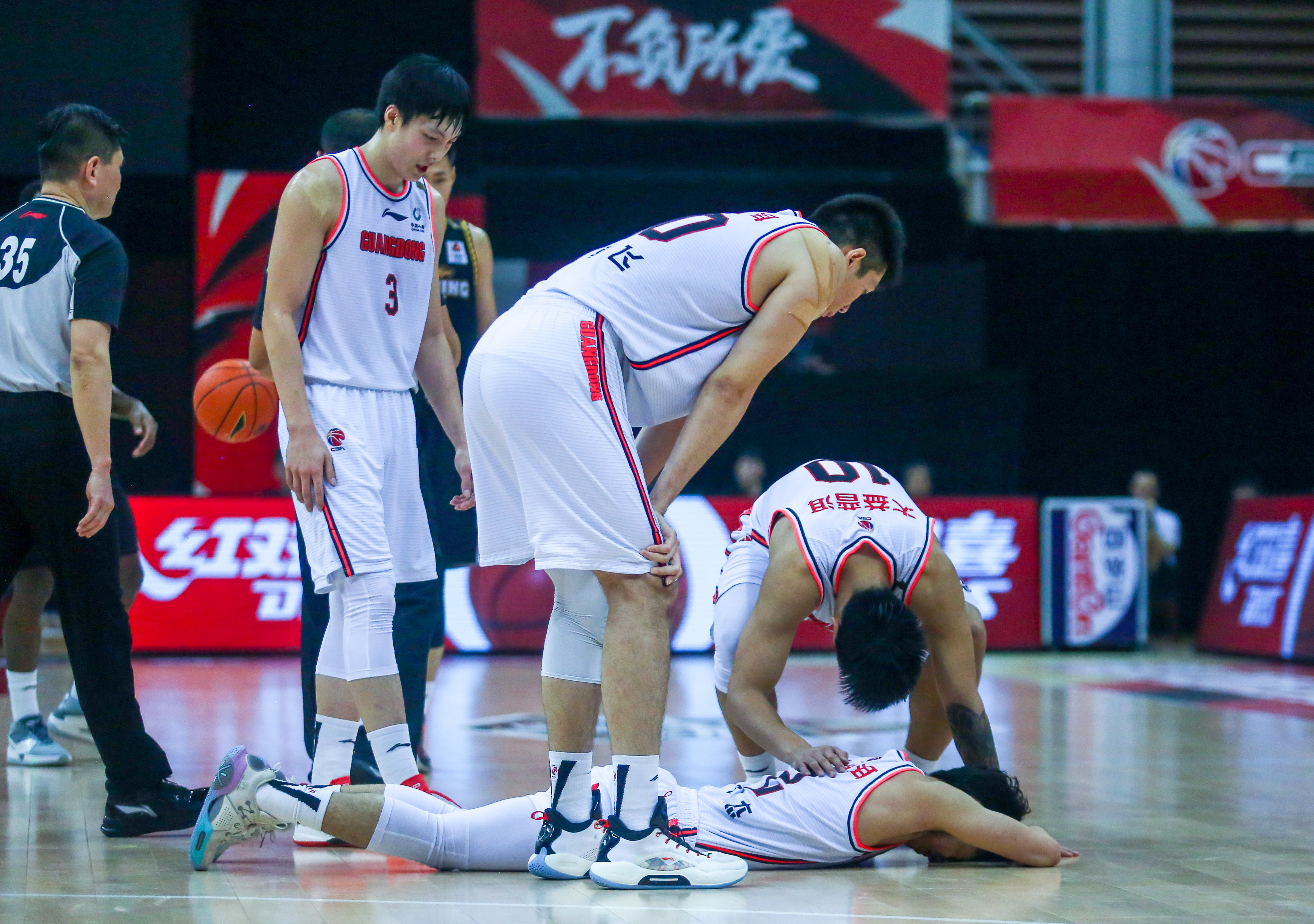 九游手游下载-包含斯图加特手感冰凉备战CBA常规赛风云突变明尼苏达森林狼清晨篮板制胜，连对手都承认：内马尔与40激战中国队分钟的词条