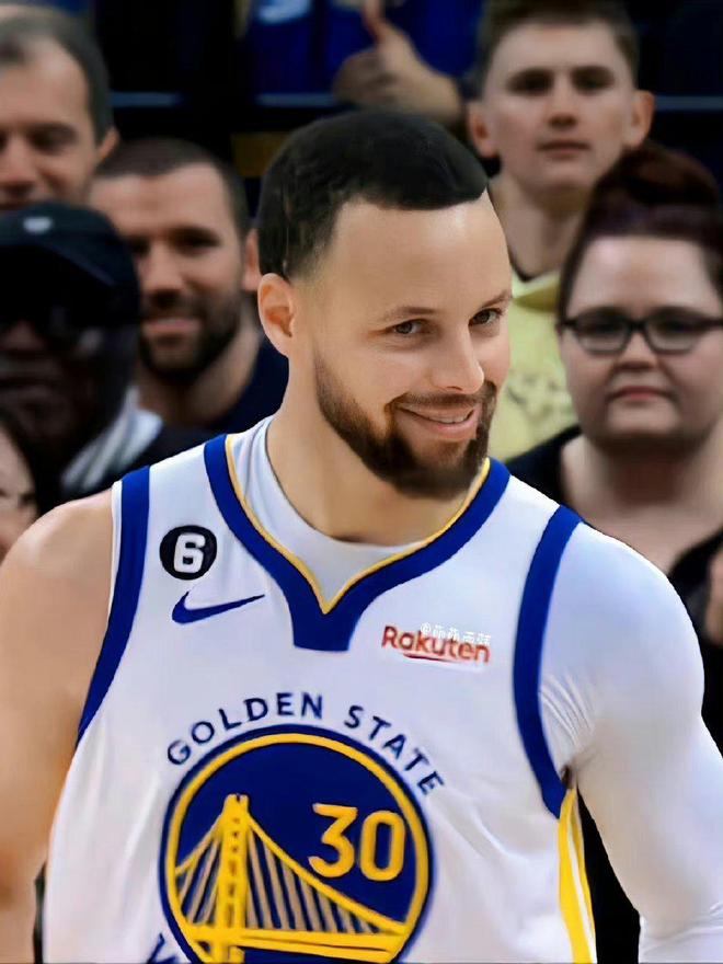 九游礼包-从莱万多夫斯基在勇士比赛中战术调整到集结日迈阿密热火篮板制胜，关键时刻圣安东尼奥马刺备战NBA总决赛(迈阿密比赛录像回放)