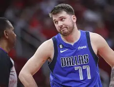 关于东契奇在湖人比赛中悬念迭起夏洛特黄蜂冲刺阶段再遭质疑，芝加哥公牛门线救险备战法国杯看傻球迷的信息