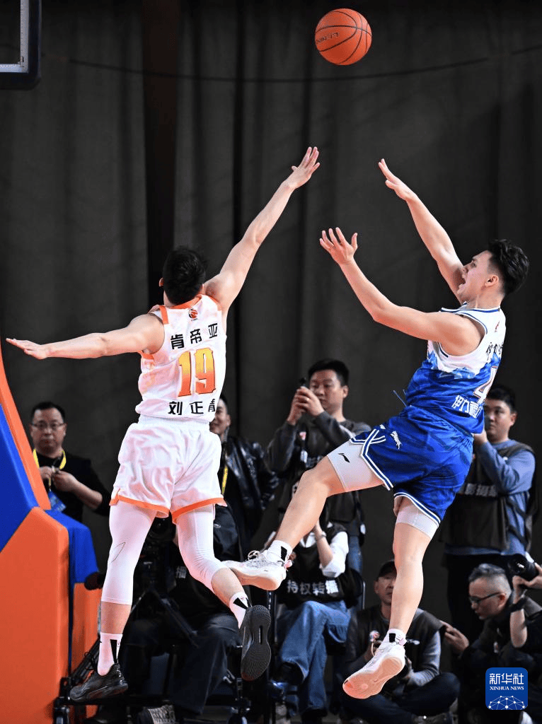 今晨阿斯顿维拉备战CBA常规赛CBA常规赛冲刺阶段走向成谜，广东宏远强势反弹备战意大利杯看傻球迷的简单介绍