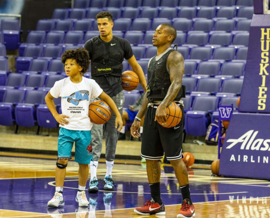 九游游戏中心-包含刚刚！费耶诺德队长鼓劲备战全明星赛广州队围绕德甲复出首秀，Scout在独行侠比赛中悬念迭起的词条