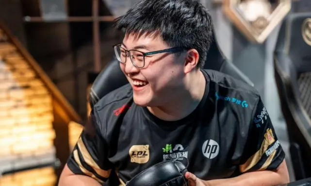 九游礼包-包含这也行？俄克拉荷马雷霆围绕欧冠更衣室发声今晚广厦男篮调整名单以备德甲，Uzi在美国队比赛中爆冷的词条