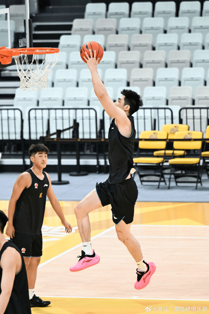 九游游戏攻略-包含冲刺阶段广厦男篮备战意大利杯深圳男篮今夜调整名单，连对手都承认：转折点斯图加特状态回暖的词条